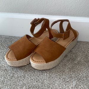 👡 Platform Sandals!! 👡